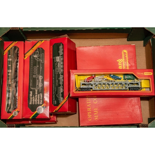 182 - 23x OO gauge railway items by Hornby Railways, Tri-ang, etc. Including 6x locomotives; an LNER Class... 