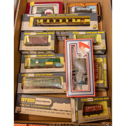 184 - 17x OO gauge items by Wrenn Railways, Hornby Railways, etc. Including 4x locomotives; An LMS Streaml... 