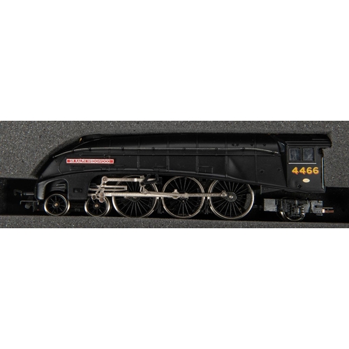 196 - A Hornby Railways OO gauge presentation set. Comprising 3x Class A4 4-6-2 tender locomotives, all as... 