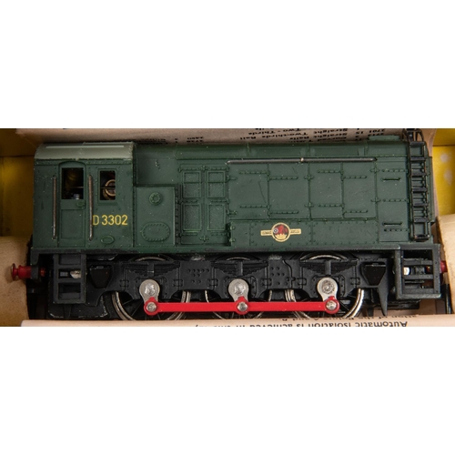 205 - 3x Hornby Dublo BR locomotives. A West Country Class 4-6-2, Barnstaple 34005, in lined green livery ... 