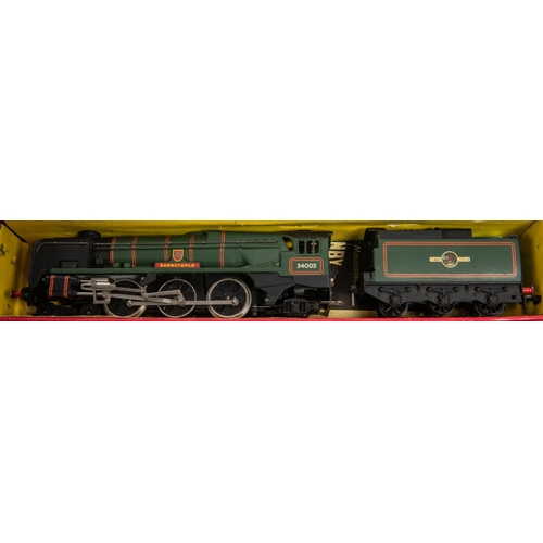 205 - 3x Hornby Dublo BR locomotives. A West Country Class 4-6-2, Barnstaple 34005, in lined green livery ... 