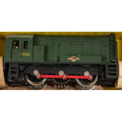 206 - 3x Hornby Dublo BR locomotives. Class 55 Co-Co diesel loco in unlined green (2232). Class 20 Bo-Bo l... 