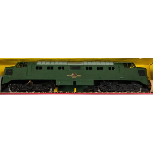 206 - 3x Hornby Dublo BR locomotives. Class 55 Co-Co diesel loco in unlined green (2232). Class 20 Bo-Bo l... 