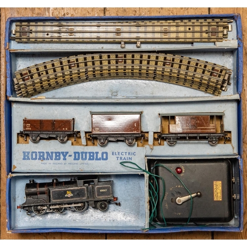 209 - 2x Hornby Dublo train sets. An EDP1 Passenger Train set comprising; LNER Class A4 loco, Sir Nigel Gr... 