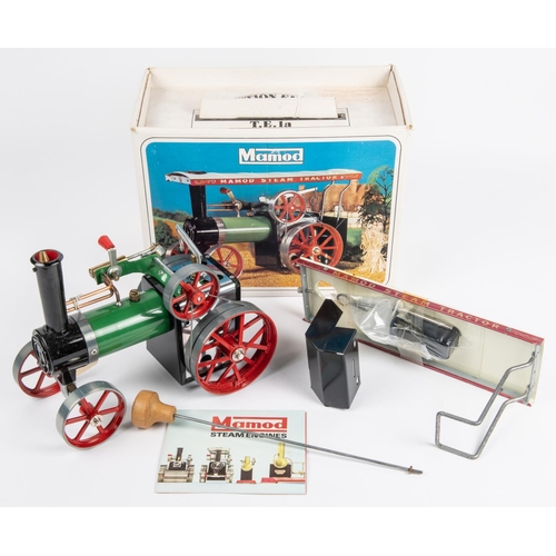 239 - A Mamod live steam Traction Engine (TE1a). Steam Tractor in green with red wheels, etc. Boxed as new... 