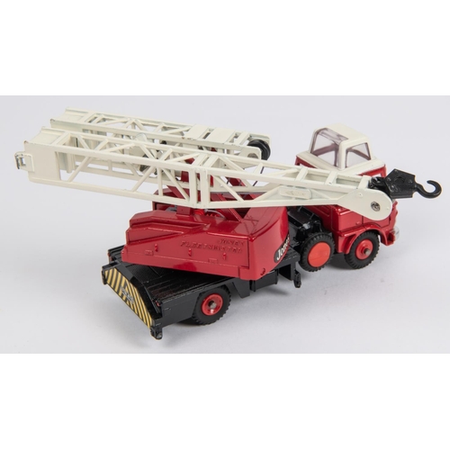 489 - Dinky Toys. A Jones Fleetmaster Cantilever Crane (970). An example in bright red with black chassis/... 