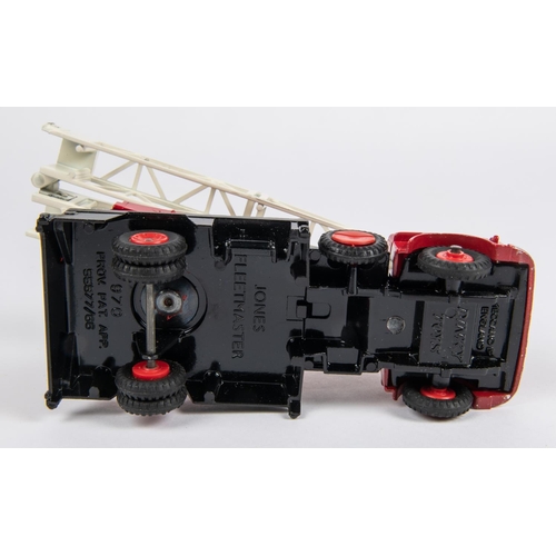 489 - Dinky Toys. A Jones Fleetmaster Cantilever Crane (970). An example in bright red with black chassis/... 