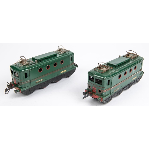 225 - 2x O gauge French Hornby Bo-Bo pantograph locomotives for 3-rail running. SNCF BB-8051, in green liv... 