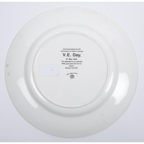 48 - A bone china pictorial VE Commemorative plate, Fiftieth Anniversary, diameter 10¾