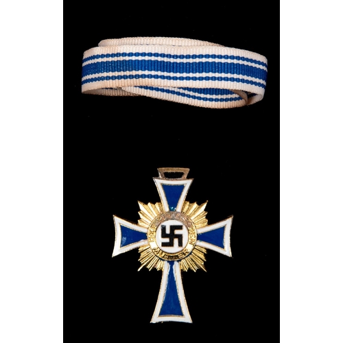 81 - A Third Reich Deutsche Mutters Cross in gilt, with ribbon, in its fitted case of issue. GC £65-70