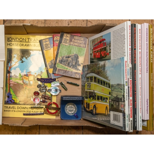 101 - A quantity of London Transport, railway, etc related badges and publications. Including 5x cap badge... 