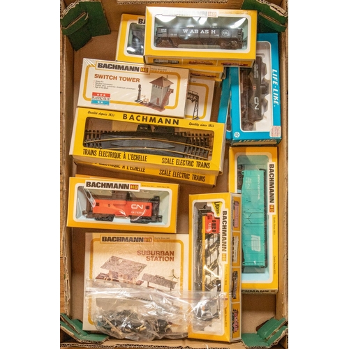 165 - A quantity of HO/OO gauge model railway. Including; 9x Bachmann HO gauge Canadian National Railway r... 