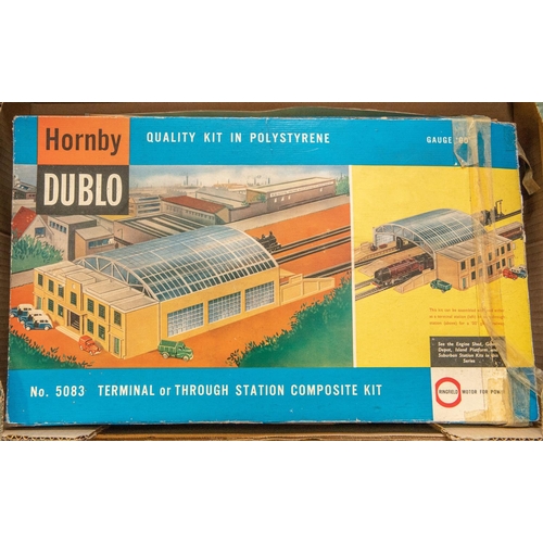 166 - A large quantity of OO model railway. Including 2x Mainline Jubilee Class, locomotive, Leander, plus... 