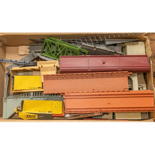 166 - A large quantity of OO model railway. Including 2x Mainline Jubilee Class, locomotive, Leander, plus... 