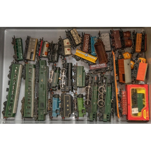 168 - 40+ OO gauge railway items by Hornby, Mainline, Dapol, etc. Including 7x locomotives; A GWR Manor Cl... 