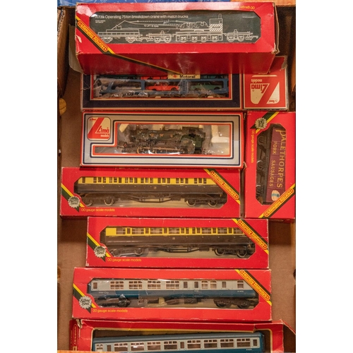 174 - 15x OO gauge model railway items by Hornby Railways, Lima, etc. Including 4x locomotives; a BR Class... 