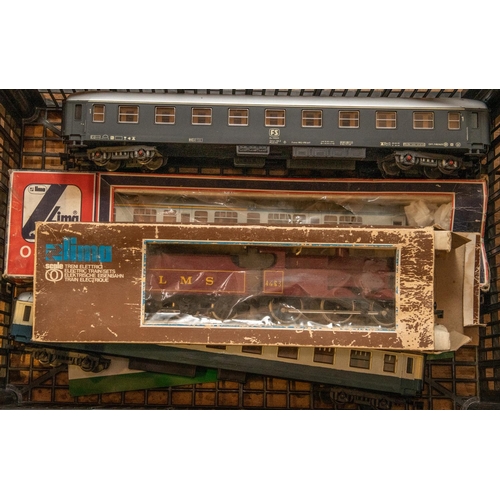 175 - 11x O gauge railway by Lima. Including an LMS Class 4F 0-6-0 tender locomotive, 4683, in maroon. A B... 