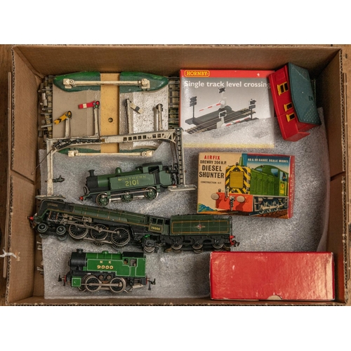 240 - A quantity of Hornby Dublo and Trix Twin Railway (TTR). An EDP2 Passenger Train set comprising an LM... 