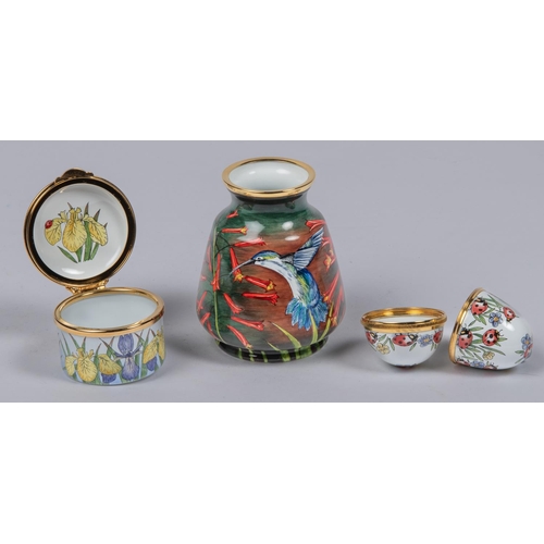 2 - 4x Moorcroft miniature vases. A Trial vase painted with humming birds by Fiona Bakewell and dated 9.... 