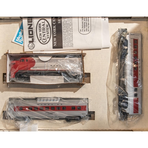 252 - 2x Lionel Trains O gauge American outline train sets. The Super Chief, comprising a Bo-Bo diesel loc... 