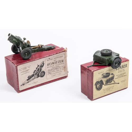 296 - 2x Britains Royal Artillery items. A Howitzer Limber (No.1726) and a Howitzer Muzzle Loading Field G... 