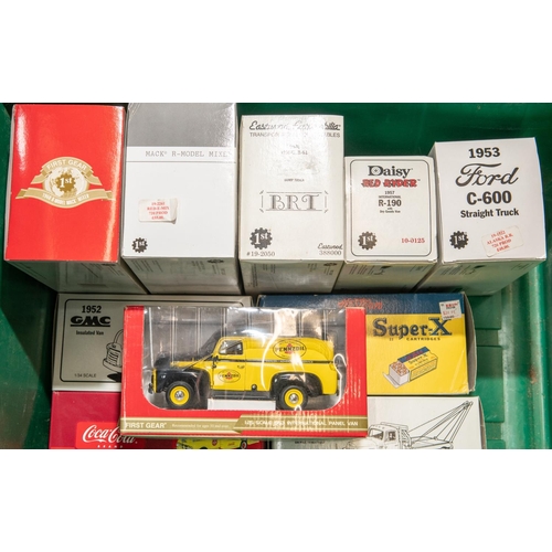 311 - 10 1st Gear 1/34 Scale Trucks. Mack R-Model Mixer, Red e Mix. 1957 International R-190 With Dry Good... 