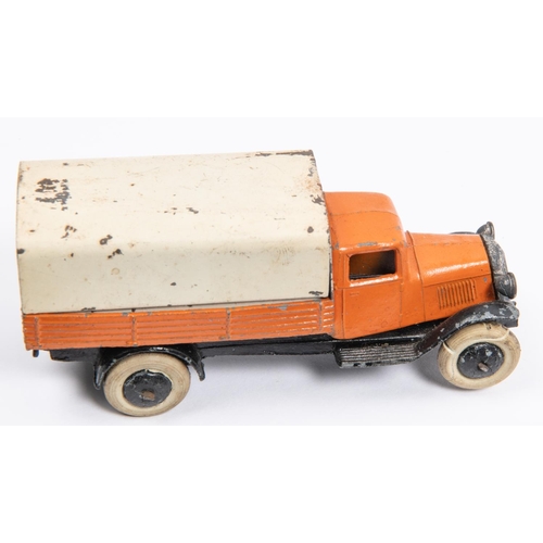 393 - 5x Dinky Toys commerical vehicles, all with first type smooth black wheels, and 4x examples with whi... 