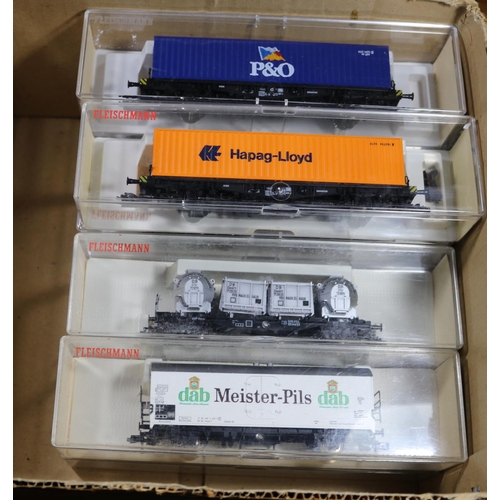 118 - 10 Fleischmann HO gauge Freight Wagons. 2x Loaded Container Flats, Hapag-Lloyd and P&O. 2x Refrigera... 