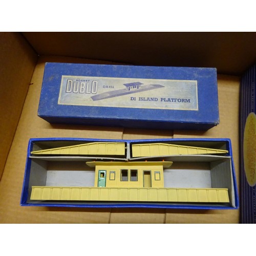 242 - 14+ items of Hornby Dublo railway. Including a EDP1 Passenger Train set comprising; LNER Class A4 lo... 