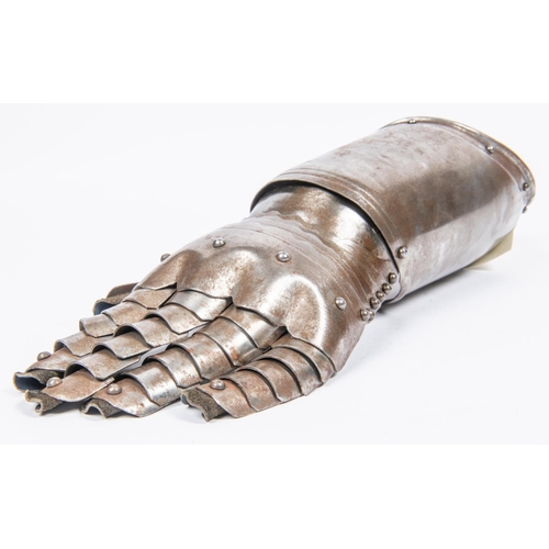 383 - A good quality reproduction armour gauntlet, constructed of riveted steel with articulated fingers. ... 