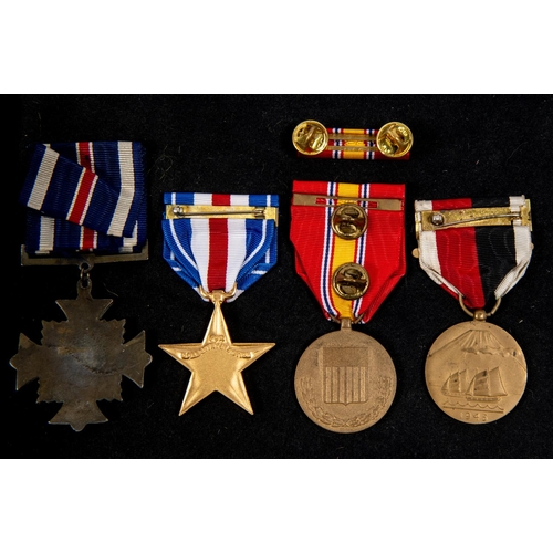 33 - USA: Air Medal in official case of issue with riband bar and lapel ditto; Military Merit medal as pr... 