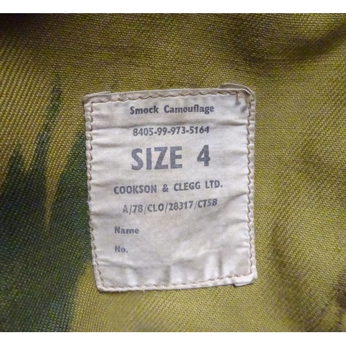 235 - A good example of a post WWII Airborne troops Dennison smock, woollen cuffs, complete with gusset pa... 