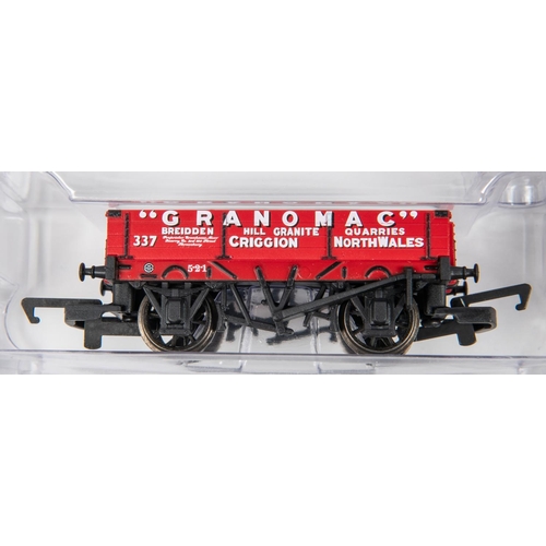 22 - 2 Hornby Hobbies Train Packs. A Peppercorn 2-6-0 K1 Class Freight Pack (3671). Comprising a British ... 