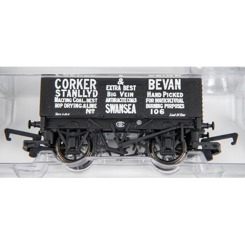 22 - 2 Hornby Hobbies Train Packs. A Peppercorn 2-6-0 K1 Class Freight Pack (3671). Comprising a British ... 