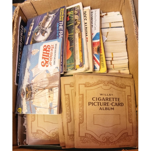 4 - A quantity of cigarette cards and Brooke Bond collector's cards. Many hundreds of loose cards. 8x Wi... 