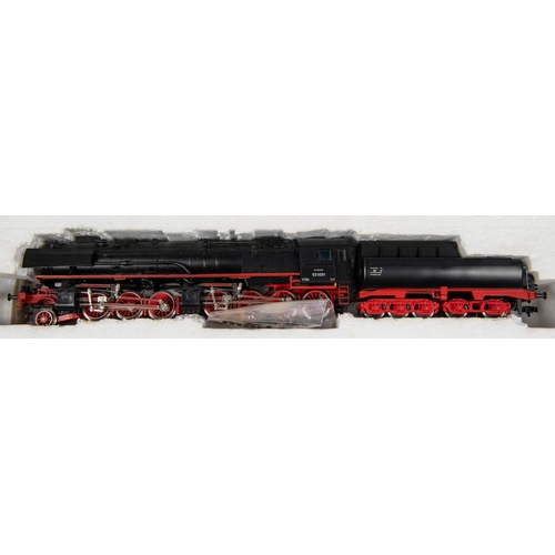 75 - Marklin HO DR Class 53 2-6-8-0 tender locomotive. RN 53 0001. Coupled to a 5 axle bogie tender. In b... 