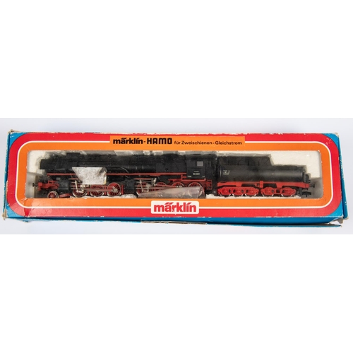 75 - Marklin HO DR Class 53 2-6-8-0 tender locomotive. RN 53 0001. Coupled to a 5 axle bogie tender. In b... 