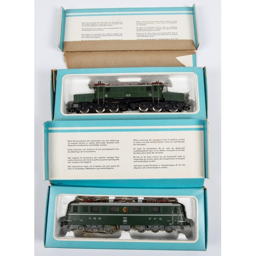 77 - 2x Marklin HO gauge 3-rail and pantograph electric locomotives. DB crocodile (3022), E94 276, in gre... 