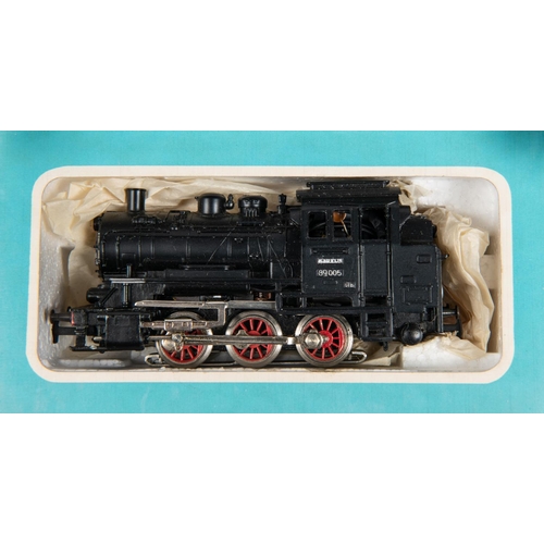 78 - 4x Marklin HO gauge 3-rail steam locomotives. A DB 4-6-0 tender loco, 38 1807, in black (3098). An 0... 