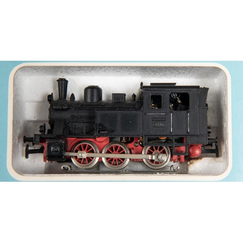 78 - 4x Marklin HO gauge 3-rail steam locomotives. A DB 4-6-0 tender loco, 38 1807, in black (3098). An 0... 