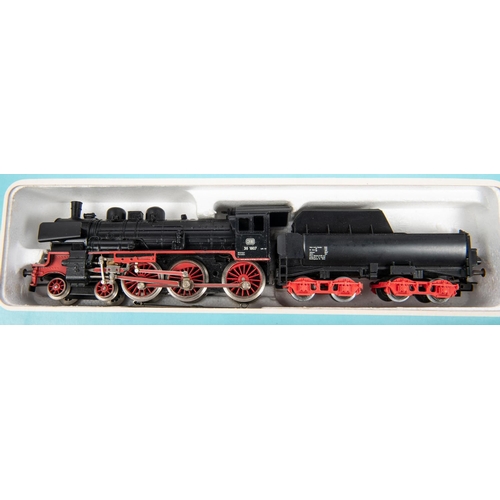 78 - 4x Marklin HO gauge 3-rail steam locomotives. A DB 4-6-0 tender loco, 38 1807, in black (3098). An 0... 