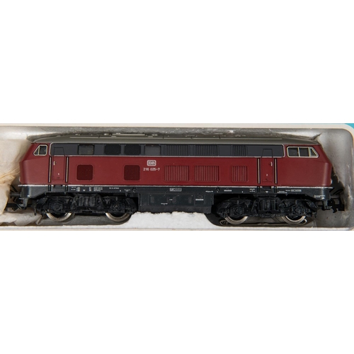 79 - 3x Marklin HO gauge German/Swedish outline 3-rail locomotives. A DB Bo-Bo diesel loco (3075), 216 02... 