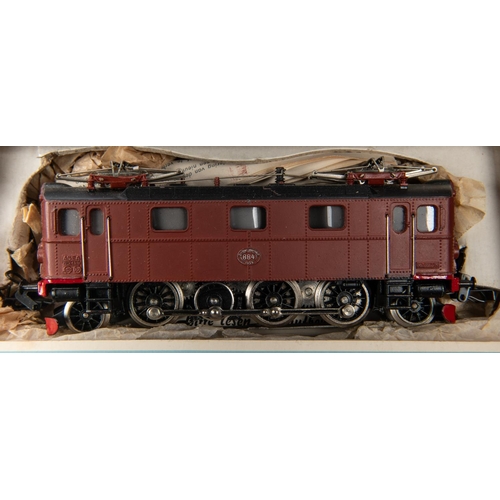 79 - 3x Marklin HO gauge German/Swedish outline 3-rail locomotives. A DB Bo-Bo diesel loco (3075), 216 02... 