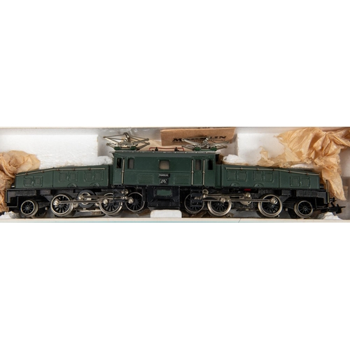 80 - 3x Marklin HO gauge railway locomotives. A pantograph crocodile (3015) in green. An OBB Bo-Bo pantog... 