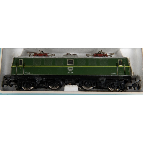 80 - 3x Marklin HO gauge railway locomotives. A pantograph crocodile (3015) in green. An OBB Bo-Bo pantog... 