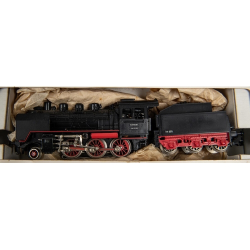 81 - 3x Marklin HO gauge railway 3-rail locomotives. A DB 4-6-2 tender loco, 01 097, in black (3048). A 2... 