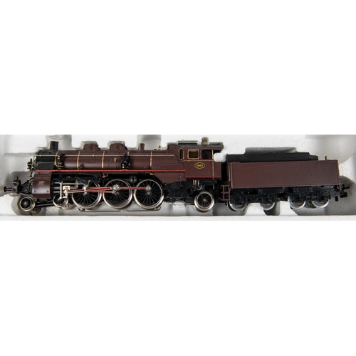 82 - 3x Marklin HO gauge 3-rail steam locomotives. A 2-6-8-0 loco with bogie tender (3102), 53 0001, in b... 