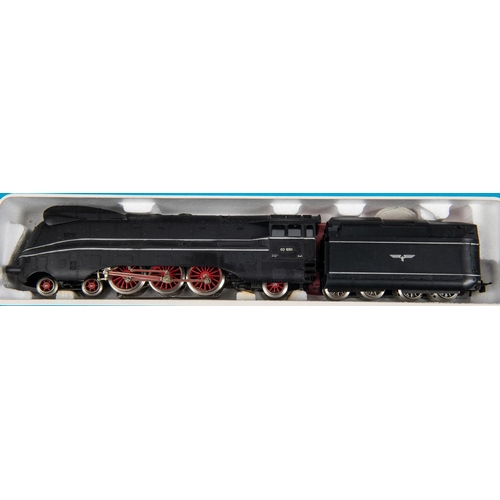 84 - 2x Marklin HO gauge 3-rail locomotives. A streamlined 4-6-2 tender loco (3094), 03 1051, in lined bl... 