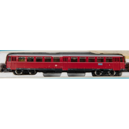 85 - 2x Marklin HO gauge 3-rail locomotives. A Rail Zeppelin (3077) in silver. A DB 2-unit Railcar (3076)... 