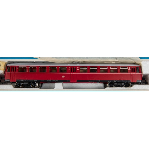 85 - 2x Marklin HO gauge 3-rail locomotives. A Rail Zeppelin (3077) in silver. A DB 2-unit Railcar (3076)... 